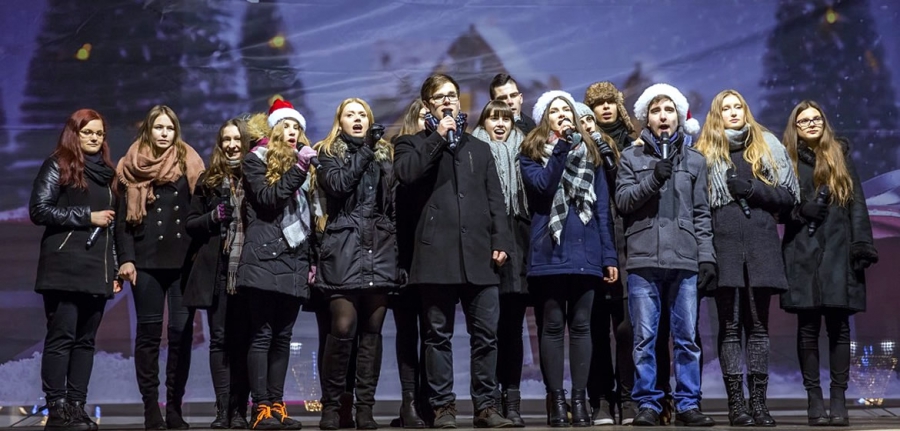 KONCERT KOLĘD W WYKONANIU SOLISTÓW I GRUP ARTYSTYCZNYCH CENTRUM SZTUKI WOKALNEJ W RZESZOWIE